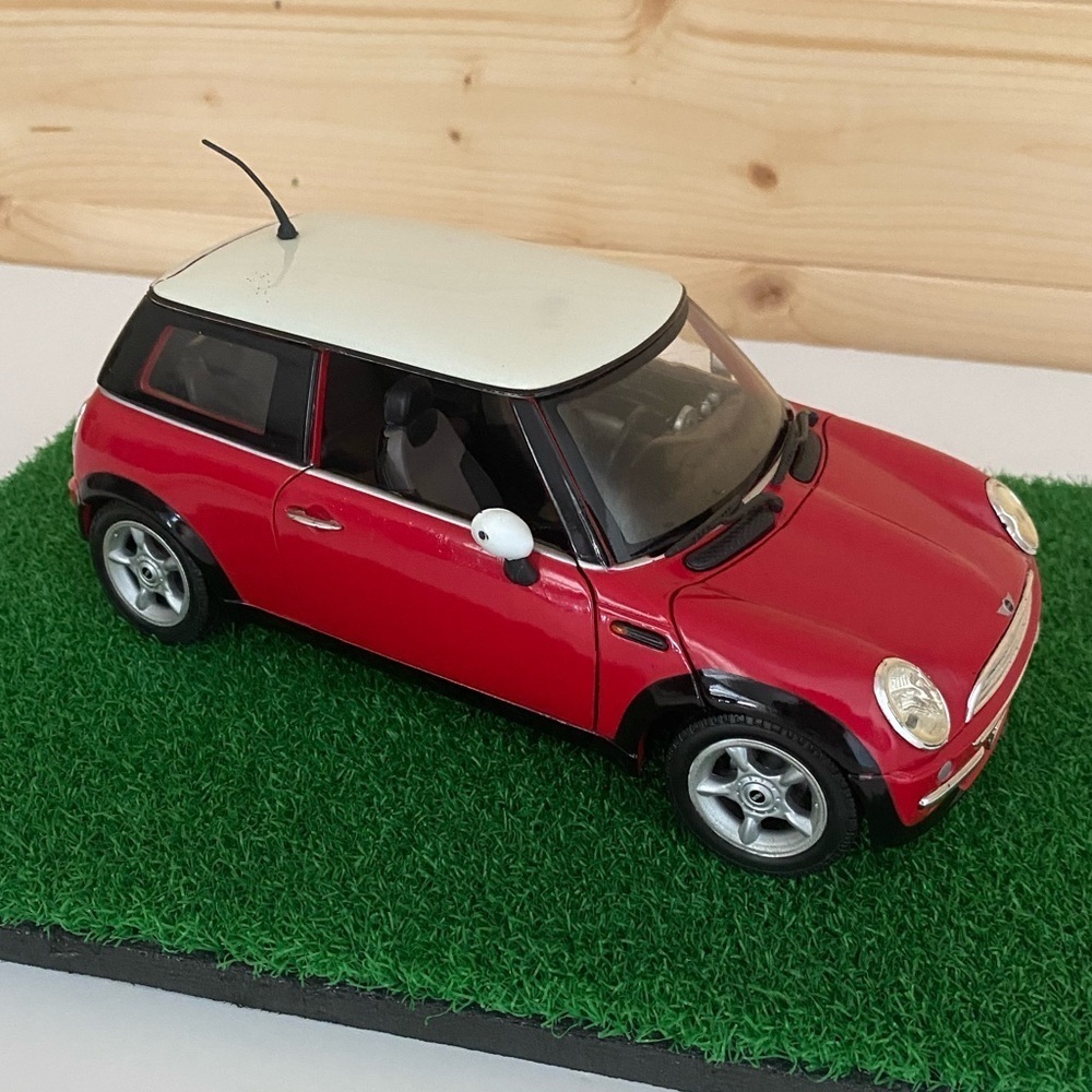 2001 Mini Cooper 1:18 Scale Diecast Model Car Classic Collectible Red Motor Max
